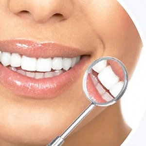 Гигиеническая чистка зубов Air Flow - скидка 30%